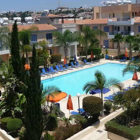 Aurora Townhouse - Complimentary Paphos Airport Transport Villa Exterior photo