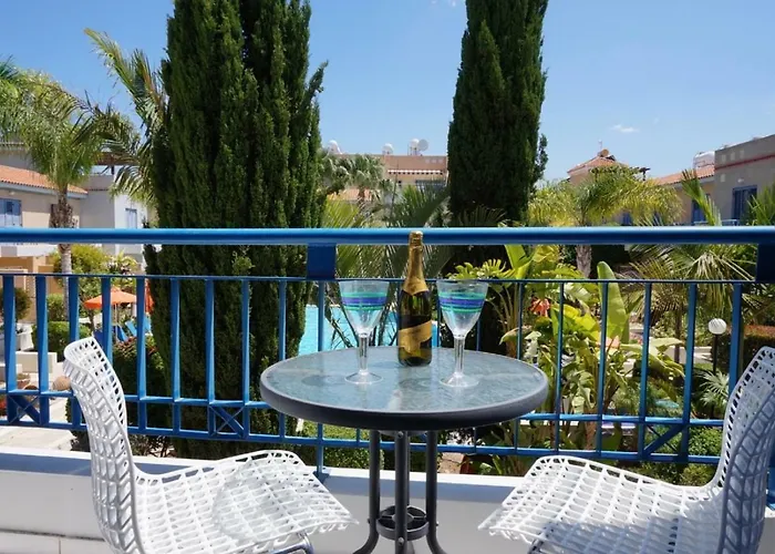 Aurora Townhouse - Complimentary Paphos Airport Transport